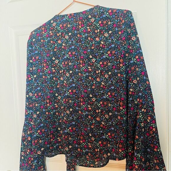 NWOT Francesca’s Collections Chloe & Katie Wrap Blouse Medium - Picture 5 of 6